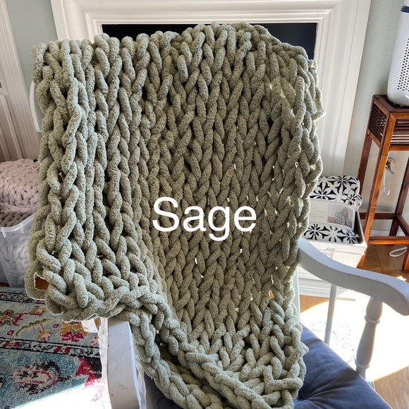 Handmade Chunky Throw Blanket 50”x40” 5 Colors. - Picture 6 of 11